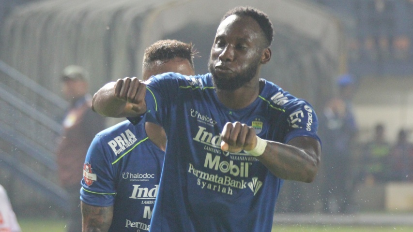 Robert Rene Alberts Pastikan Geoffrey Castillion Masih Pemain Persib