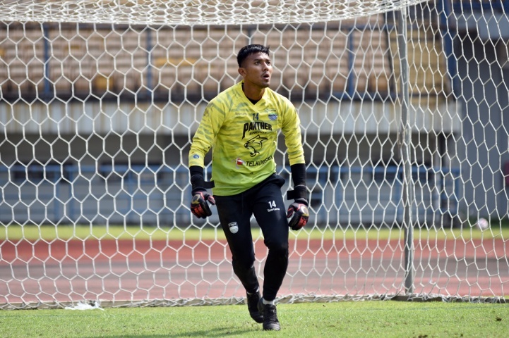 Jaga Gawang Persib Bandung, Teja Paku Alam akan Pakai Topeng