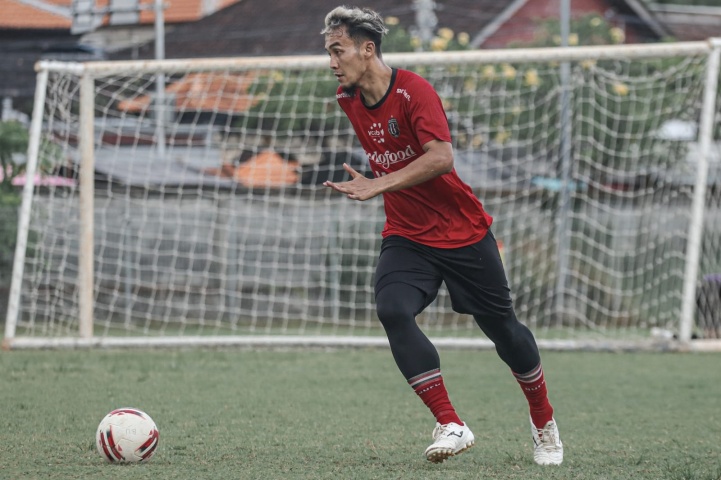 Gunawan Dwi Cahyo Diprediksi Menepi 6 Bulan dari Lapangan Hijau