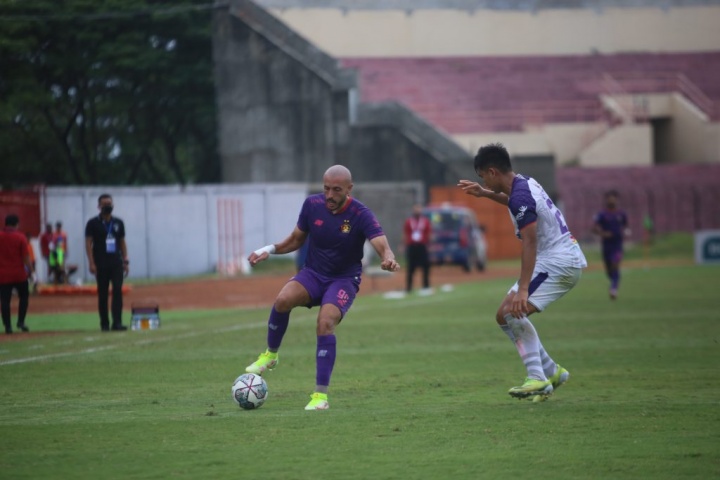 BRI Liga 1 2021-2022: Diwarnai Kartu Merah, Borneo FC Gagal Kalahkan Persik Kediri
