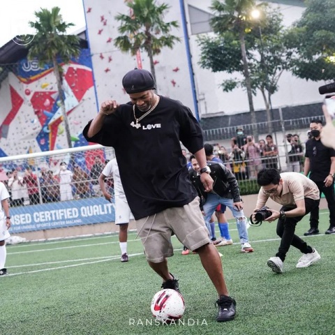 Trofeo Ronaldinho Dianggap Terlalu Serius, Pandji Pragiwaksono: Berharap Diboyong ke Brasil Kali Ya!