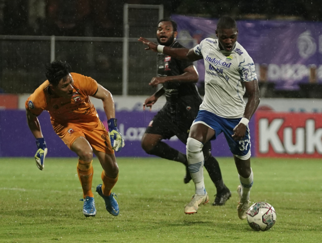 BRI Liga 1 2021-2022: Brace Bruno Cantanhede Bawa Persib Kalahkan Madura United