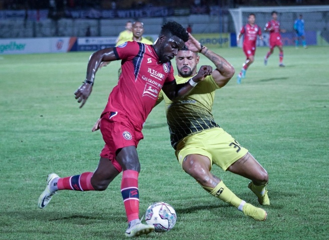 Liga 1 2022/2023: Gol Telat Dedik, Selamatkan Arema dari Kekalahan